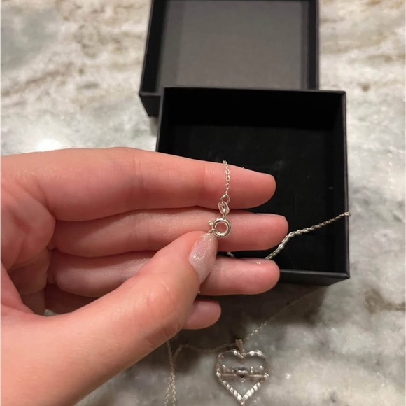 Sterling silver “MOM” necklace - Picture 5 of 6